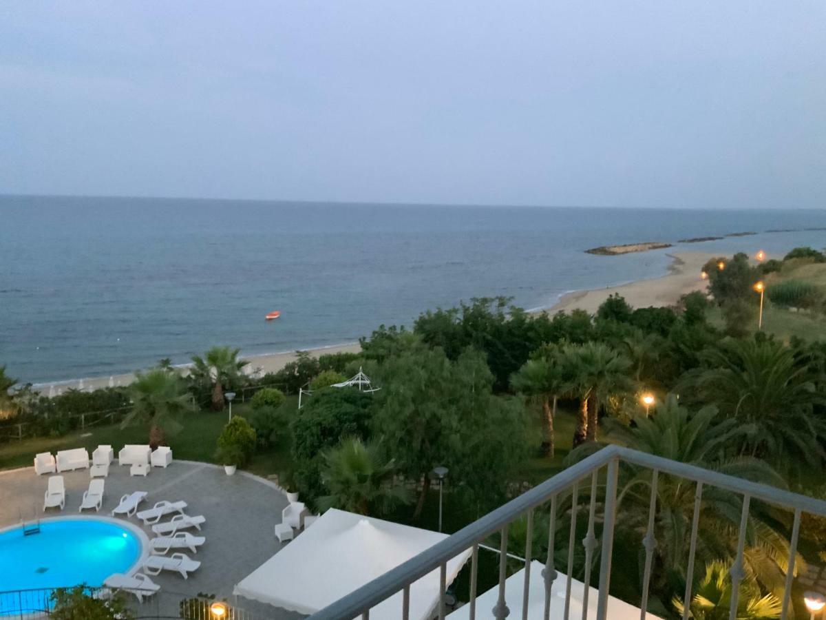 Grand Hotel Balestrieri Torre Melissa Exterior photo